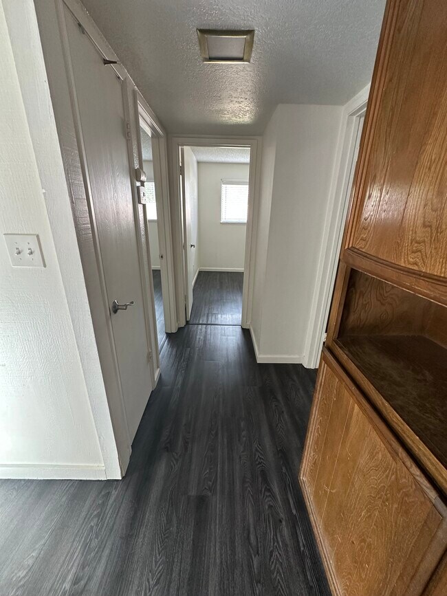 Building Photo - 9121 Nasreen Dr