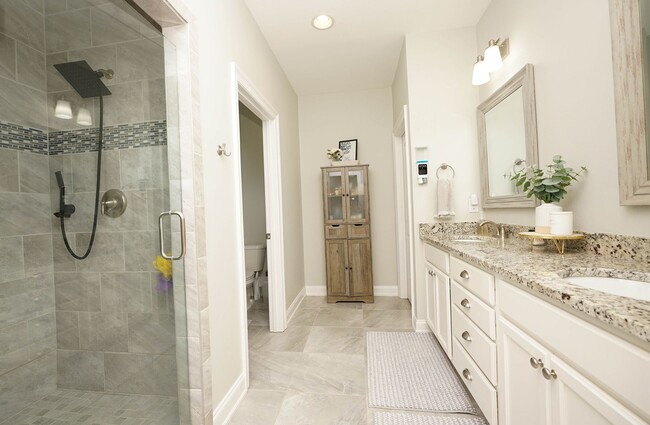Building Photo - Pool Home in Niceville