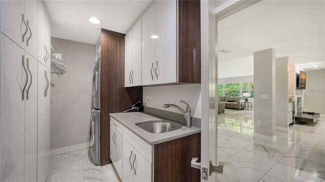 Building Photo - 245 Bird Key Dr