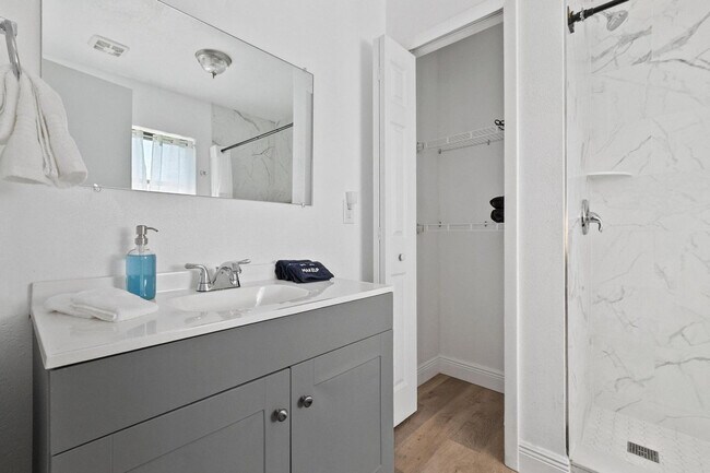 Building Photo - 919 Ave S SE