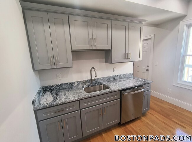 Building Photo - 17 Verrill St