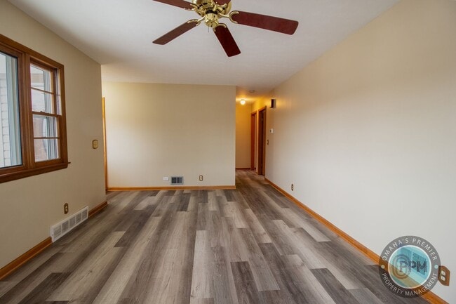Building Photo - 3 Bed Home | 67th & Blondo