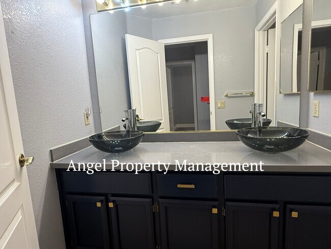 Building Photo - 9131 Brienne Way