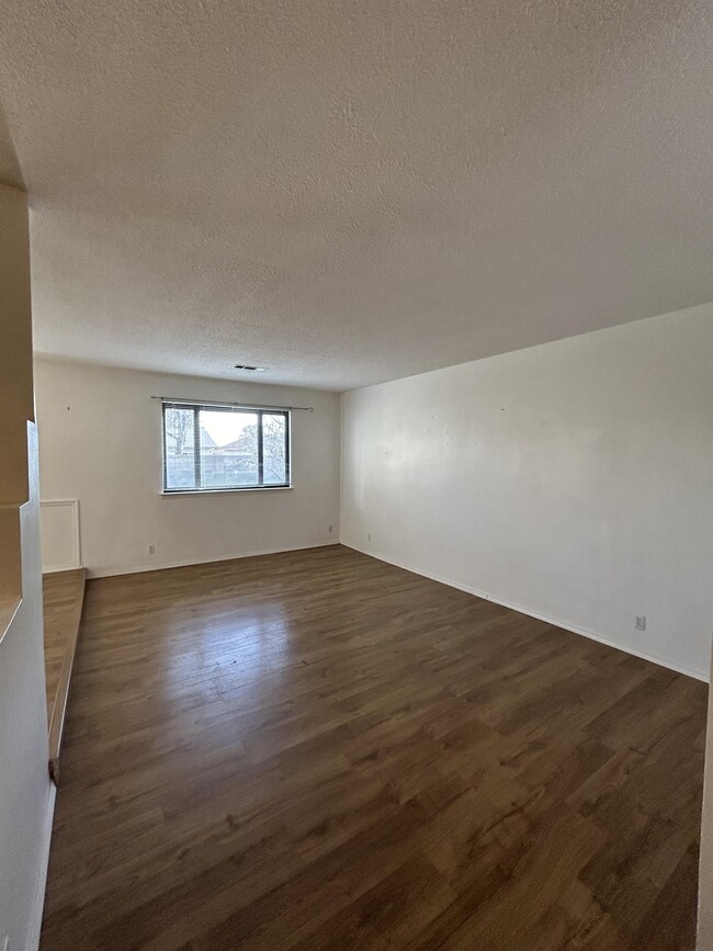 Building Photo - 12204 Baja Dr NE