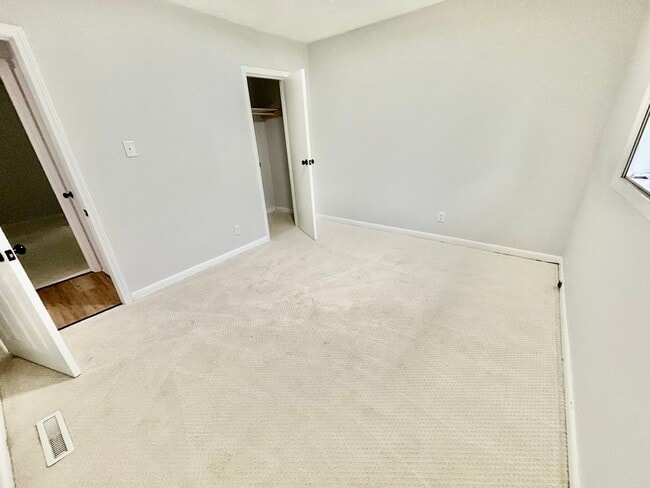 Building Photo - 3 Bedroom Ranch for Rent!
