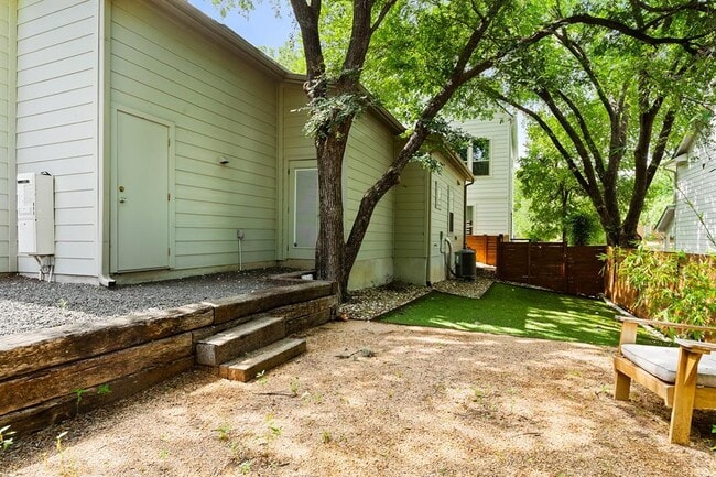 Building Photo - 1609 J J Seabrook Dr
