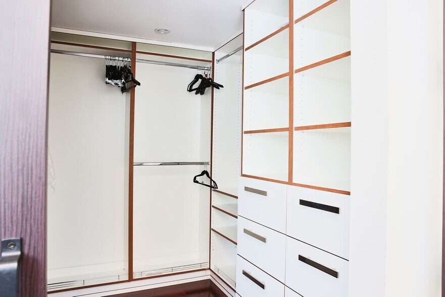 Large walk in closet in Master bedroom - 446 S Almont Dr