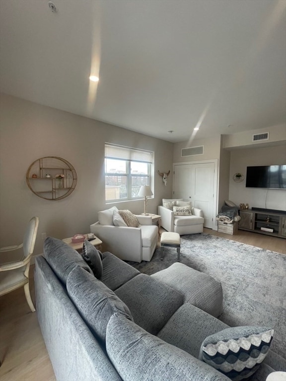 Building Photo - 99 Moody St