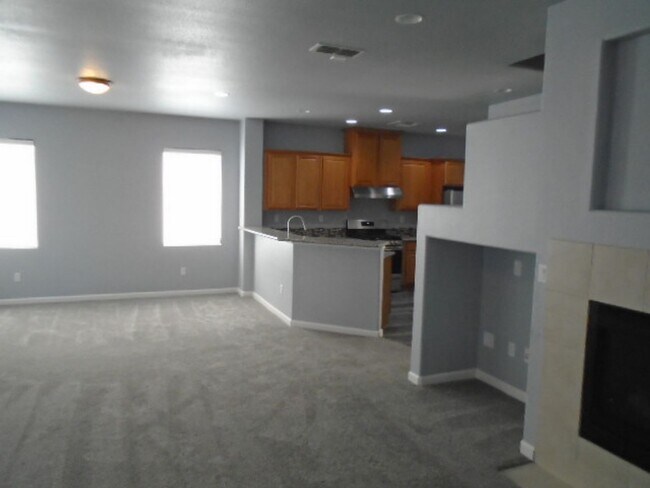 Building Photo - BEAUTIFUL WHITNEY OAKS HOME WITH 3+ BEDROOMS, 3 FULL BATHS, & 2 CAR GARAGE!