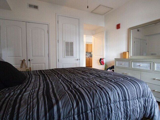 Building Photo - 11905 Centre St