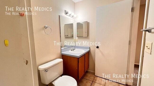 Building Photo - 3257 Dudley Dr