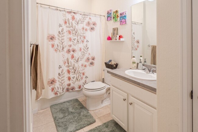 Building Photo - Gorgeous 3 Bed 3 Bath House in Ketcher Farm!