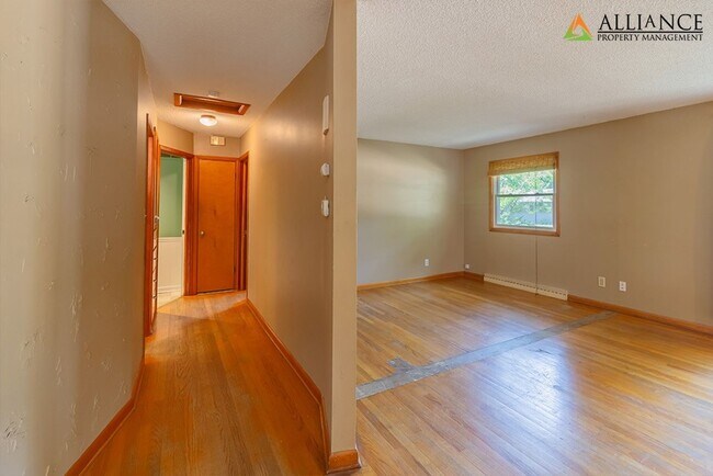 Building Photo - 1526 Jarvis Dr