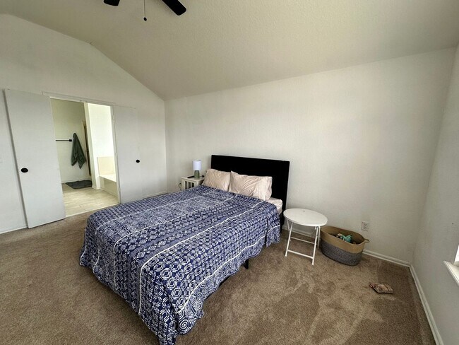 Building Photo - Charming 3 Bed, 2 Bath 2-Story Home in Moore!