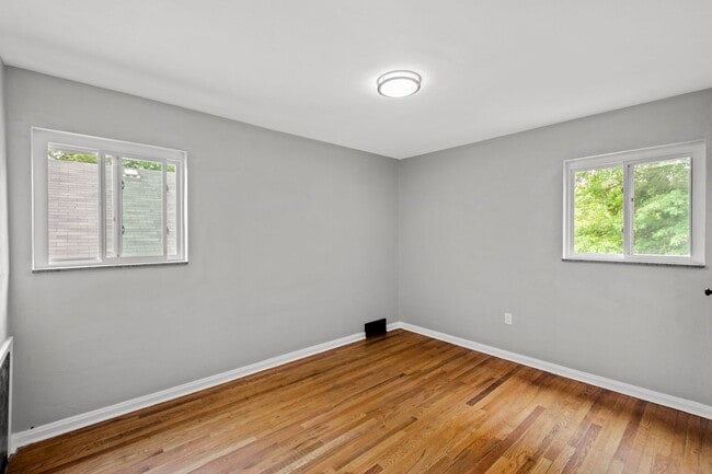 Building Photo - Stunning 2 bedroom home in Penn Hills available August 1!