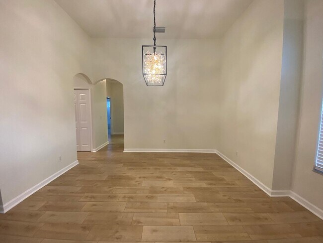 Building Photo - Your Dream Home Awaits! 5 bedroom 3 bath Single Family HOME!!