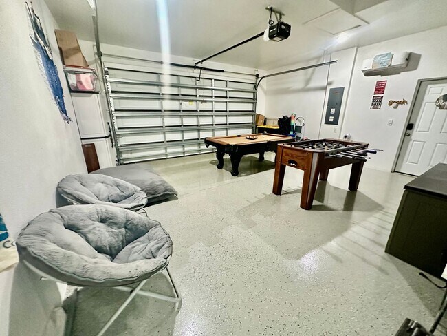 Building Photo - Fully Furnished Annual Rental- 3 Bedroom 2 Bathroom - Pool and Waterfront- NE CAPE CORAL