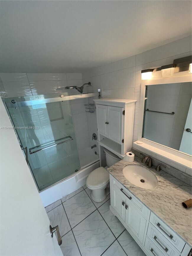 Building Photo - 825 Brickell Bay Dr