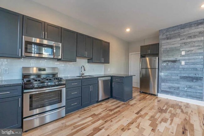 Building Photo - 2000 S Opal St