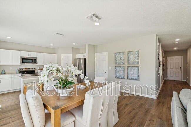 Building Photo - 601 Ambleside Dr