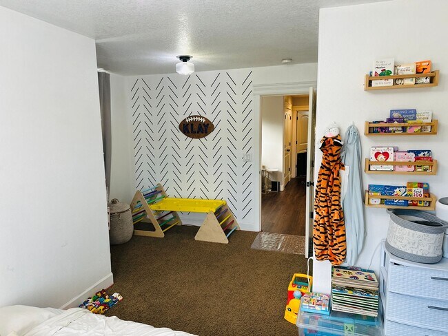 Building Photo - Charming Home in Great Location