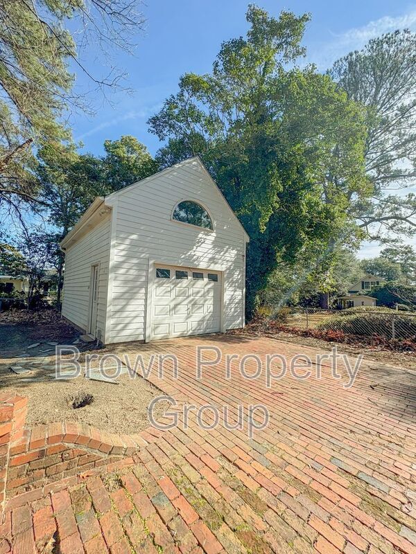 Building Photo - 2522 Mirror Lake Dr