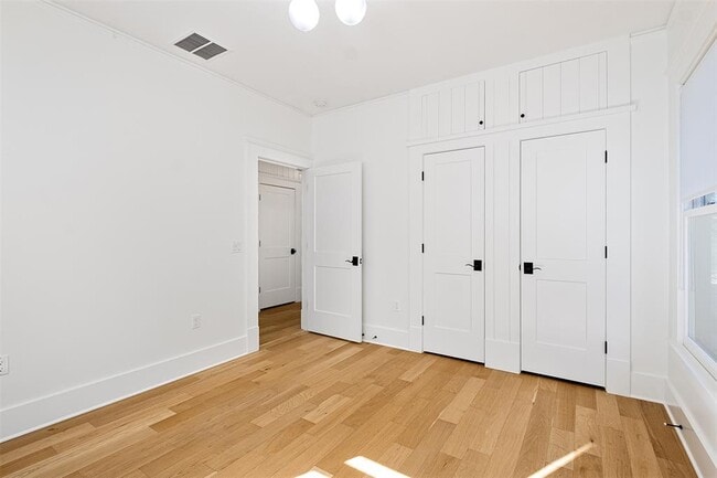 Building Photo - 2606 W 8th St