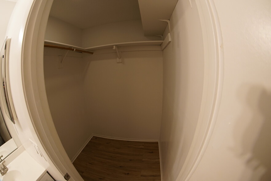 Building Photo - 6159 Sandcrest Cir