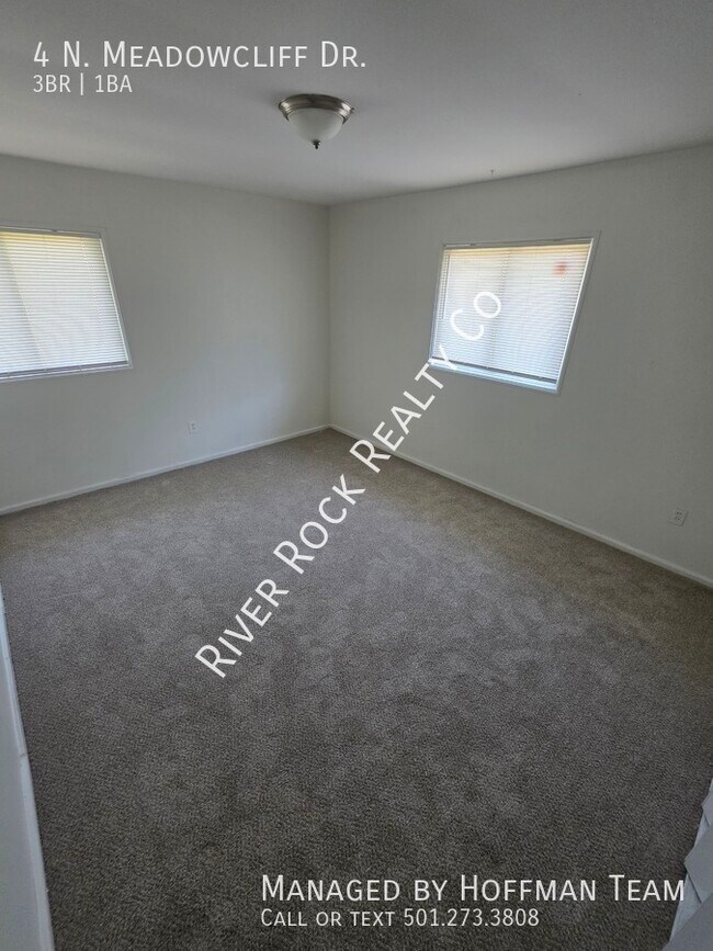 Building Photo - 4 N Meadowcliff Dr