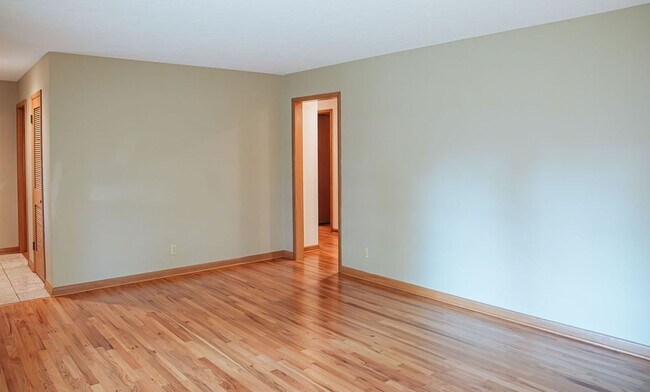 Building Photo - 3 Bed 3 Bath Home