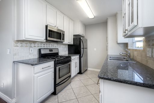 Building Photo - San Diego City Heights Upstairs Condo Two Weeks FREE in Beautiful Gated Complex- Available Now