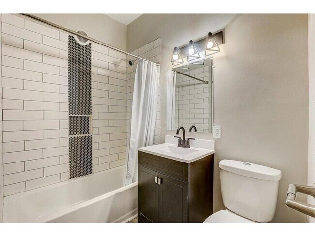 Building Photo - 27th Ave S