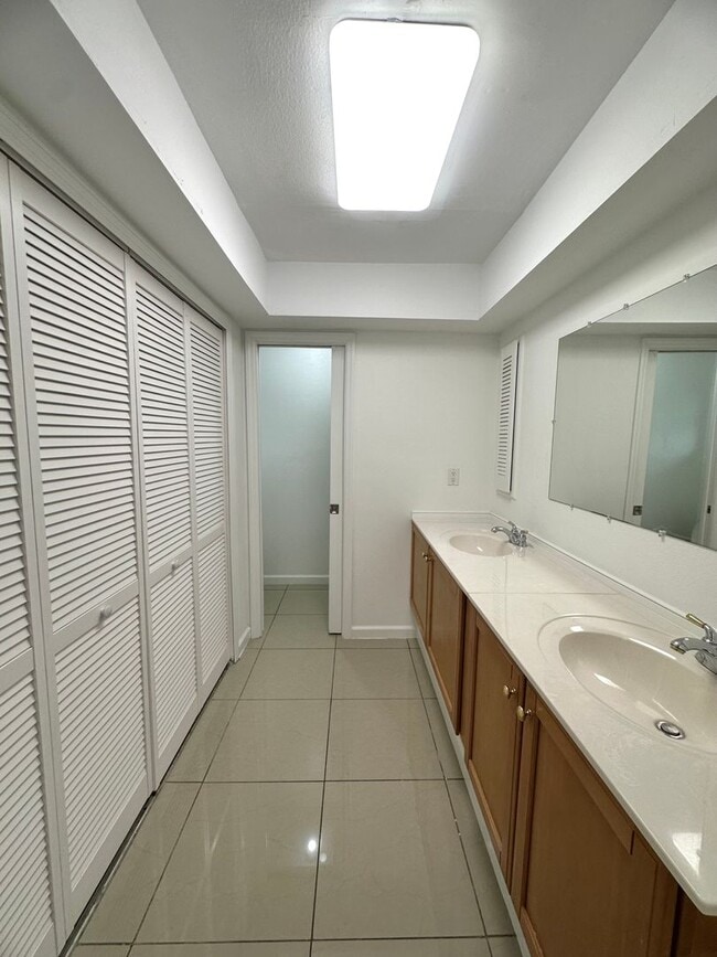 Building Photo - Charming 3 Bed, 2 Bath Pool Home in SE Cap...