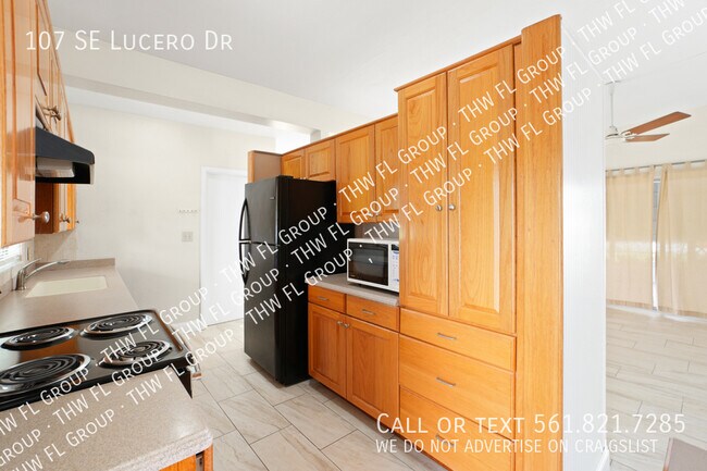 Building Photo - 107 SE Lucero Dr