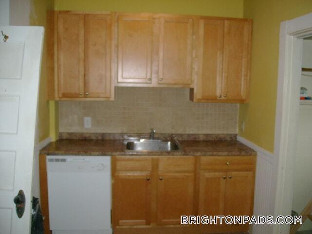 Building Photo - 17 Hunnewell Ave