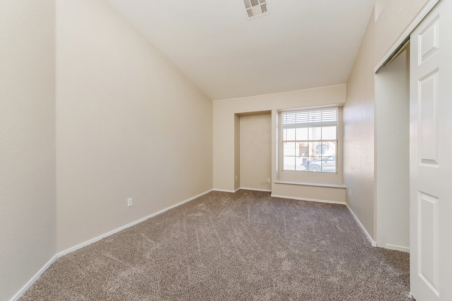 Building Photo - 607 Park Landing Ct