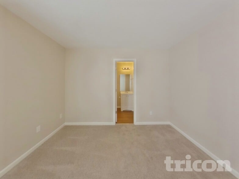 Building Photo - 318 Cavalier Ln