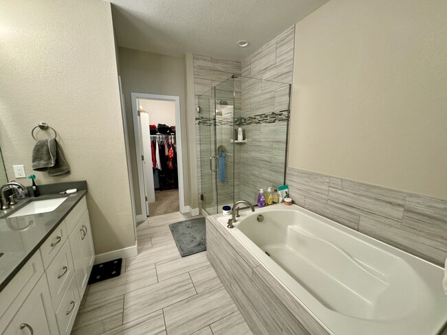 Building Photo - 6859 Surrey Trail