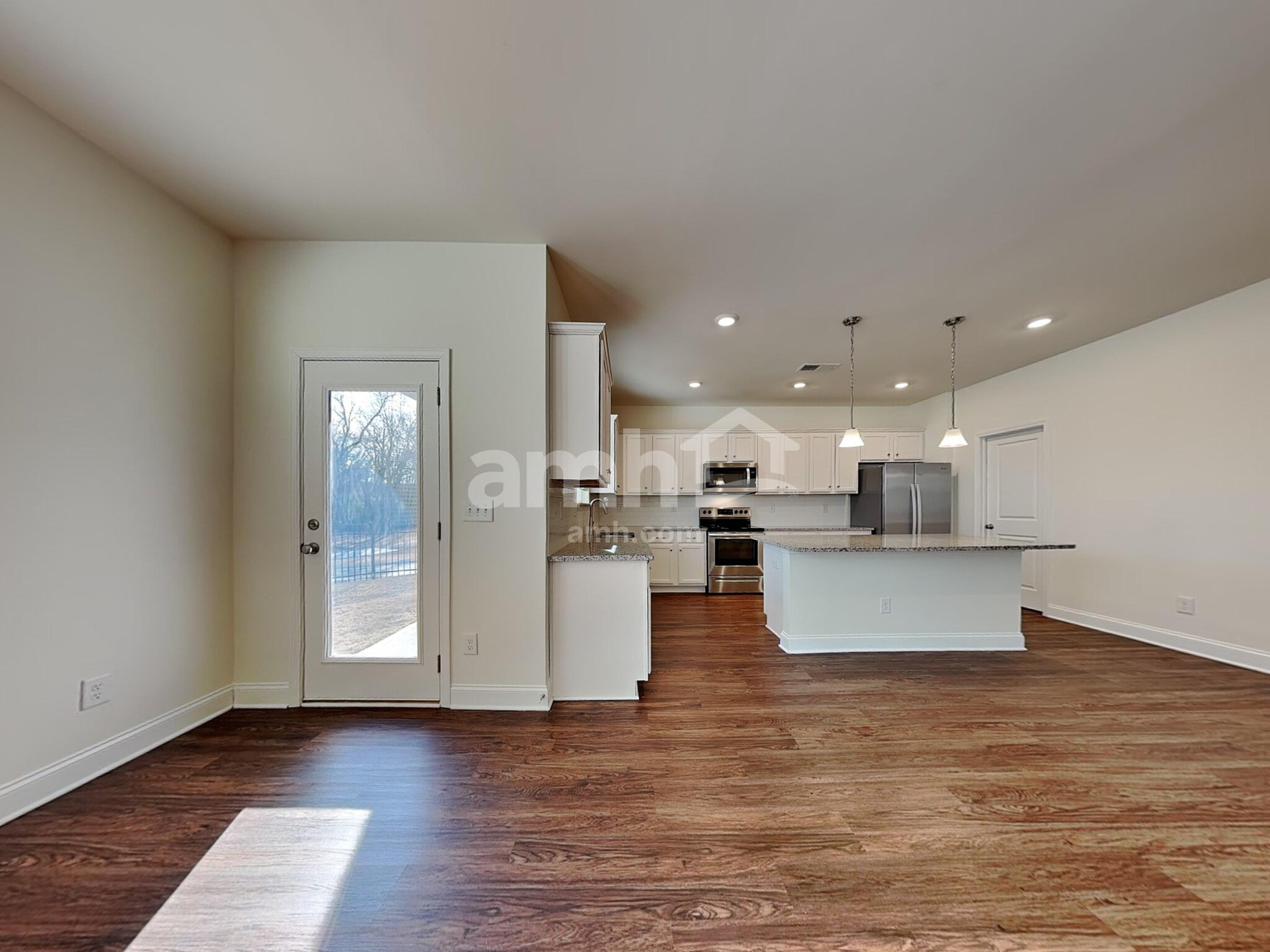 Building Photo - 102 Fairway Dr