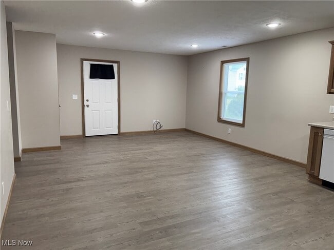 Building Photo - 430 2nd Dr NE