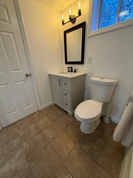 Building Photo - 410 Highland St