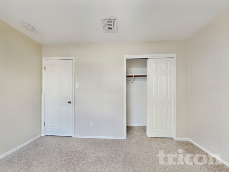 Building Photo - 228 Fall Creek Dr