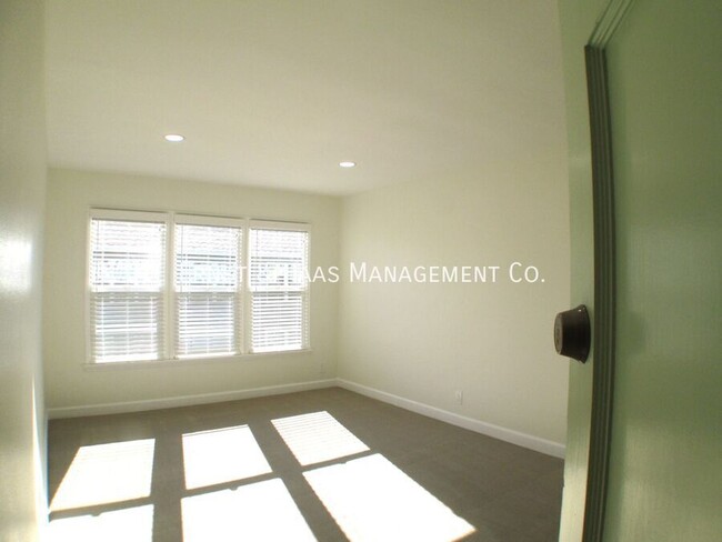 Building Photo - Lovely 1 Bedroom Apartment in Prime Bixby ...