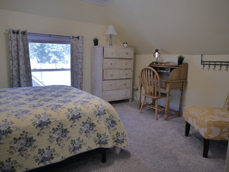 Building Photo - 814 E Cimarron St