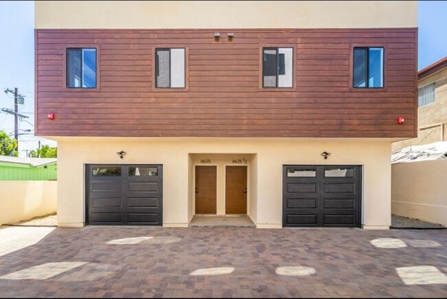 Primary Photo - 4BR 3Ba Modern Townhome in Prime NOHO
