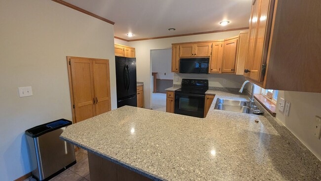 Building Photo - 17180 Sawyer St SE