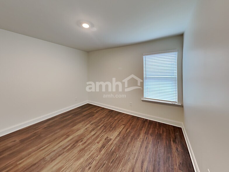 Building Photo - 825 Headland Wy