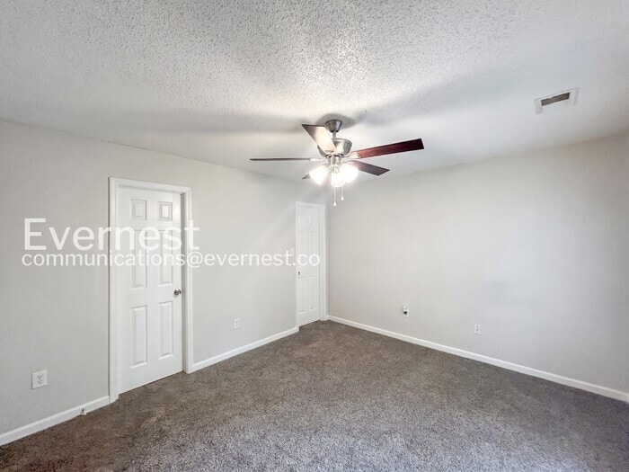 Building Photo - 10721 Ridgefield Dr