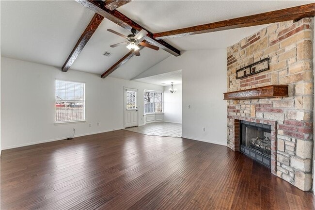 Building Photo - 804 Tyler St