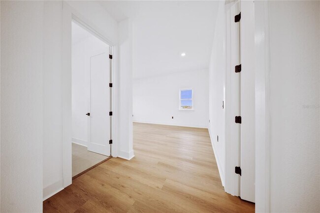 Building Photo - 156 Caladium Ave